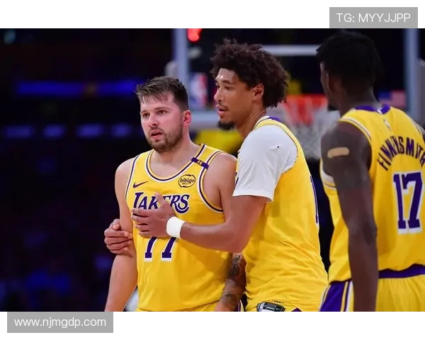 2015年火箭队对阵湖人队全场赛事解析 2015年火箭队对阵湖人队全场赛事解析