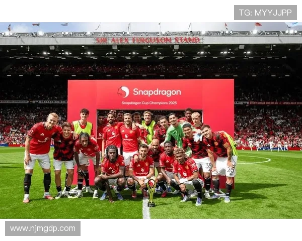 曼联商业收入下滑面临赞助困境缺乏训练场地和装备支持